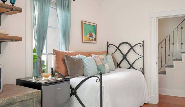 Cozy Room in Historic Villa, Preston