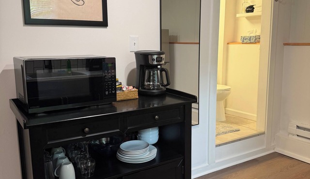 Cozy Saratoga Studio Retreat - Travel Nurses, Traveling professionals, Students