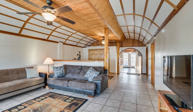 Cozy Van Buren Apartment w/Deck, Near ATV Trails!