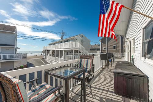 Cozy York Studio w/Ocean View, Steps to Beach!