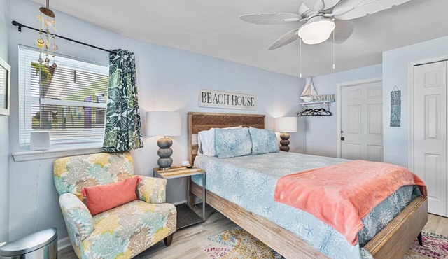 Crane Creek Inn Manatee Suite: Waterfront Pool!