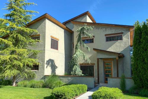 Custom Home < 2 Mi to Downtown Boise