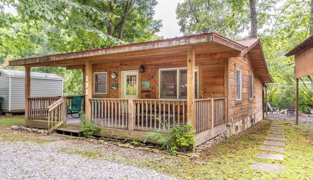 Deep Creek Cottage-Creek side- close to the Polar Express