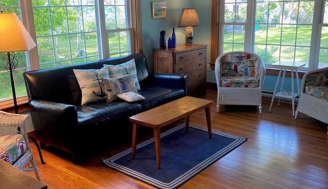 Delightful 3-bedroom cottage in charming Biddeford Pool/Fortunes Rocks Maine.
