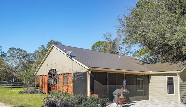 Deluxe King One-Bedroom Cottage (Mobility Accessible)
