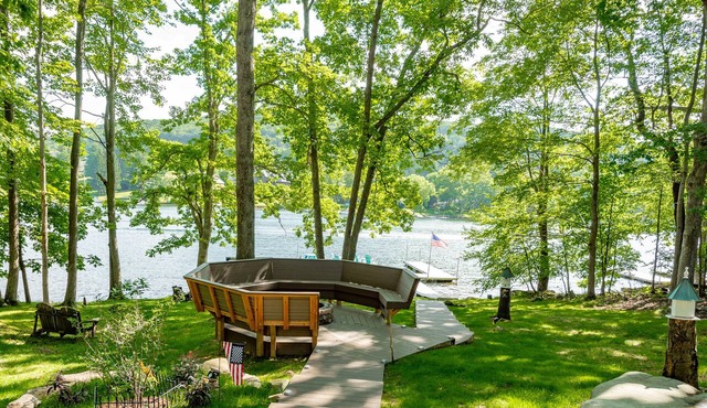 Dog Friendly Getaway Just Steps to Wisp & Fun