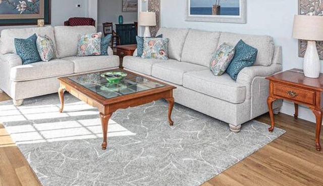 Dog-Friendly house. Arctic Ave House: Sunny and bright beautiful 4 Bedroom 3 Full bathroom single home walking distance to the beach, Free WiFi, linens included. Remodel just in couple month. Great location, walk in to restaurants, coffee shop, Acme