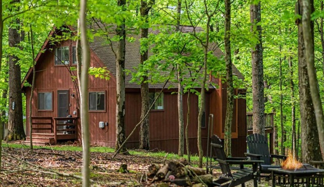 Dog Friendly w/FirePit, Fiber WiFi & Resort Access