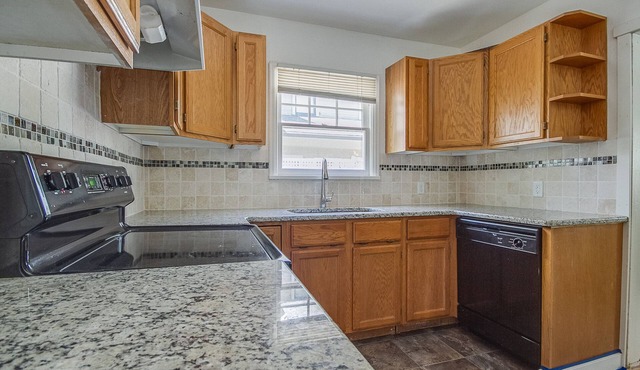 downtown 2 bedroom cottage