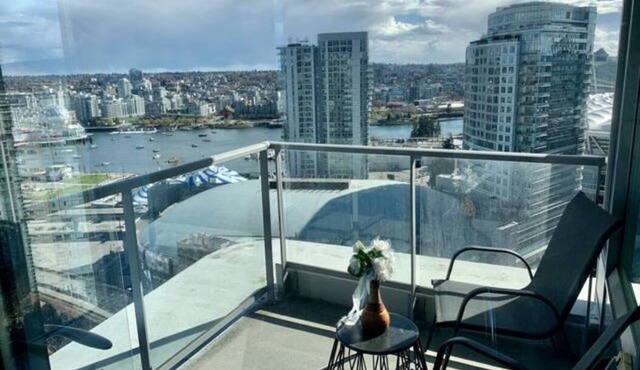 Downtown 3br/2ba+Views+Skytrain+Free Parking