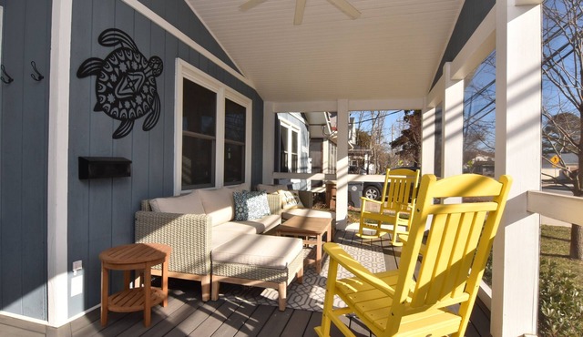 Downtown Rehoboth Beach Easy Walk to Beach Porch