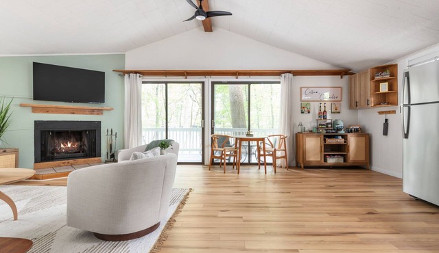 Dragonfly Cottage - Chic, Upscale, Cozy Retreat in The Woods Resort