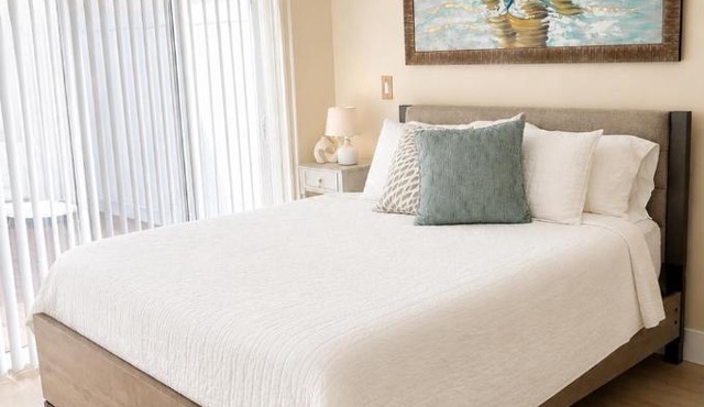 E&A SouthWest Miami Cozy 2BR Apartment with Private Parking