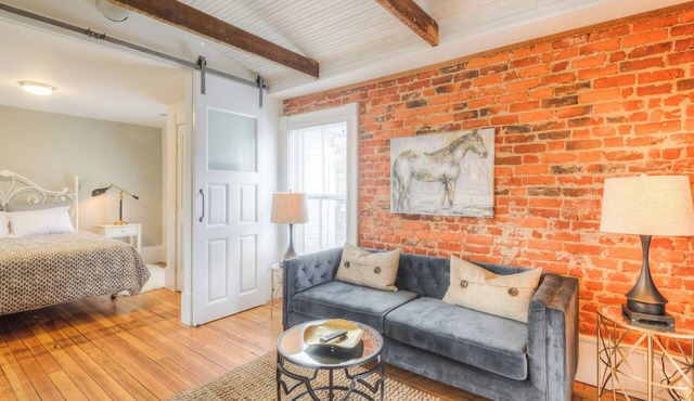 Elegant Apartment Near Hospital, Downtown Belmont