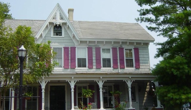 Elegant Victorian w/Carriage house on Canal Lewes license # 2300190