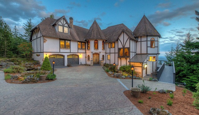 Empress Island Manor
