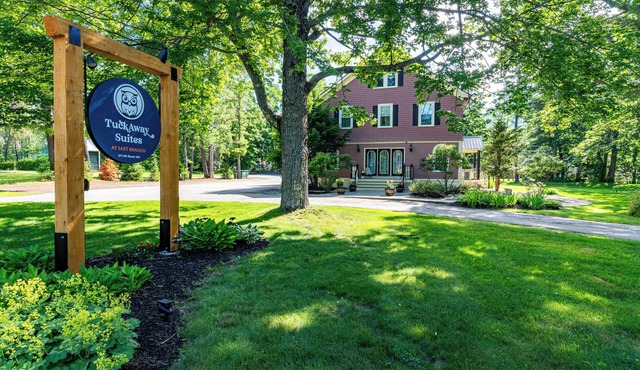 Entire Boutique Inn, Riverfront, 7 private suites