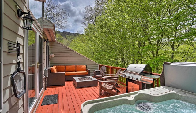 Family-Friendly Hancock Home: Walk to Slopes!