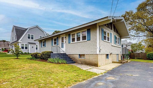 Family-Friendly Home w/Furnished Deck, Gas Grill, Free WiFi, Beach Access