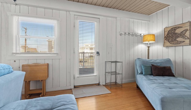 Family Friendly Waterfront Retreat - Dogs Allowed & Off-Season Discounts