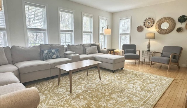 Family & Pet Friendly Spacious Home! [Sweet Spot]