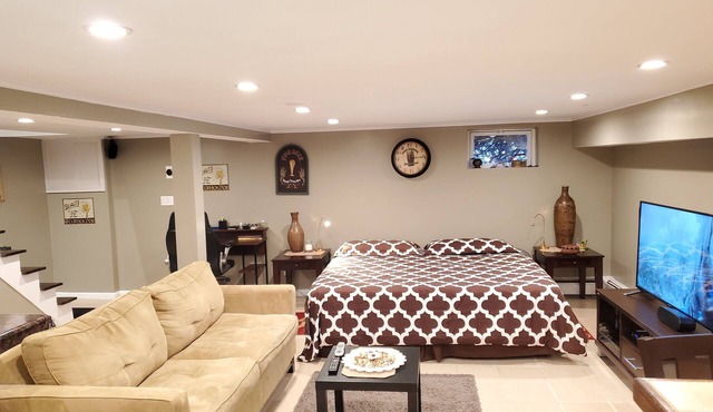 Fantastic STUDIO apartment - WALK to TRAIN - FREE PARKING in Valley Stream
