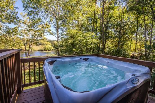 Fish Trap cabin on the Shenandoah River