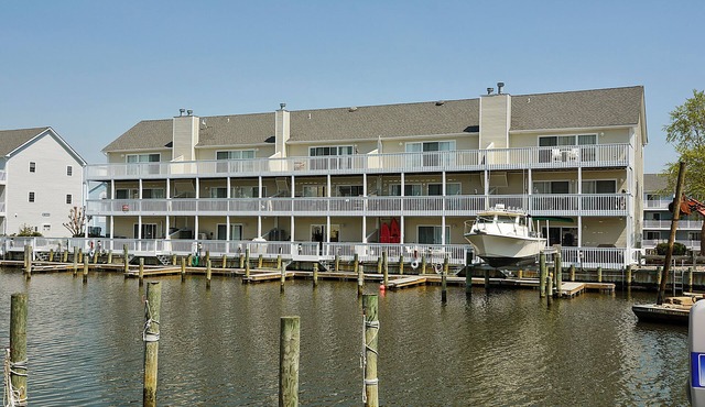FREE DAILY ACTIVITIES INCLUDED! GREAT WEEKEND OR MINI-WEEK GETAWAY. Just minutes to the open bay for great fishing. T