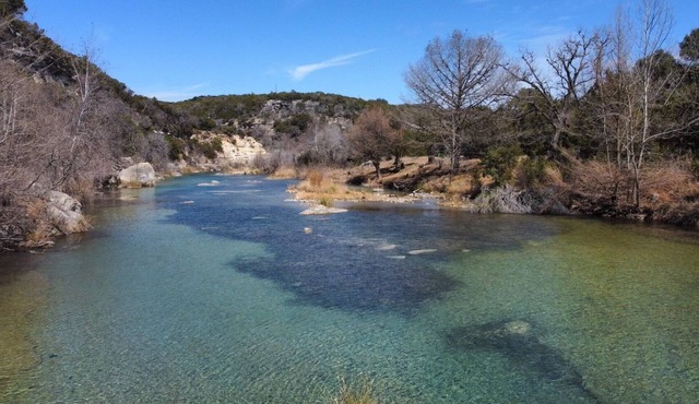 Frio river getaway on 7 acres!