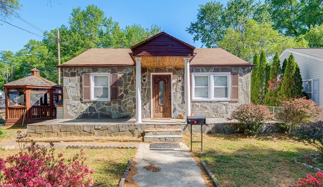 Gazebo, 9 Mi to National Mall: Riverdale Park Home