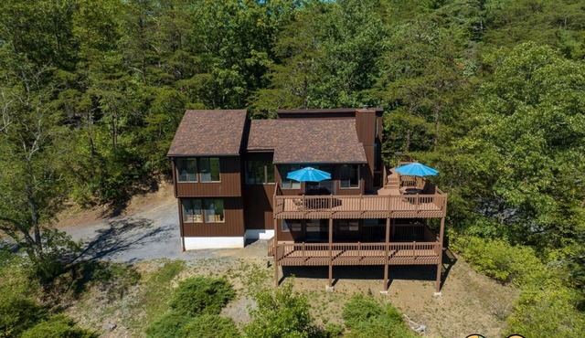 Golf-lover's Mountain Chalet (#150B) - Double-level deck with front-row golf course view!