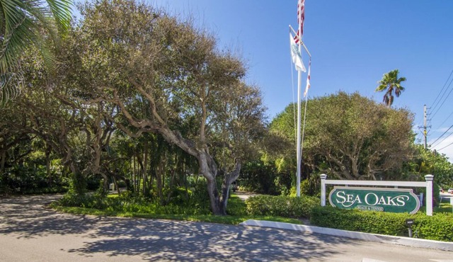 Gorgeous 2 Bedroom 2 Bath Sea Oaks Tennis Villa