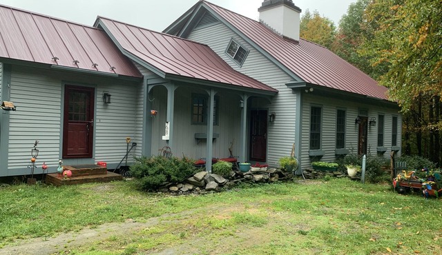 Grateful Getaway - 5BR, 3.5B Home Sleeps 10 - Close to Mount Snow!