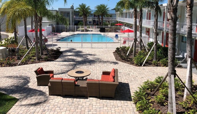 Great Relaxing Overnight Stay! 2 Comfortable Units, Near Andretti Thrill Park