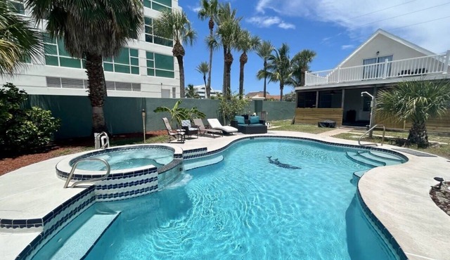 Group getaway w/pool, river & beach access