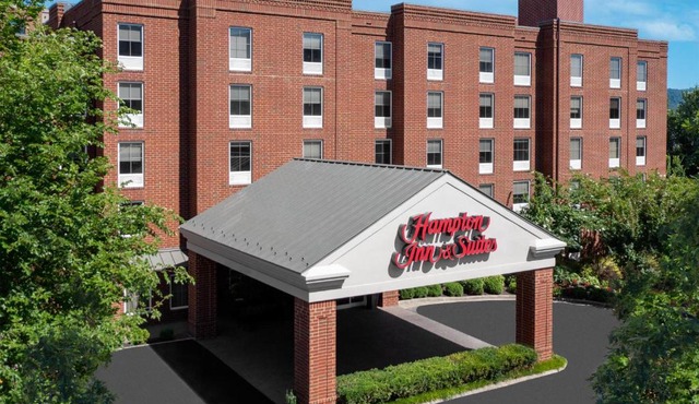 Hampton Inn & Suites Charlottesville at the University