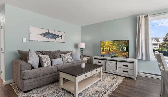 Harbor Serenity | Private Deck | Mins to Beach