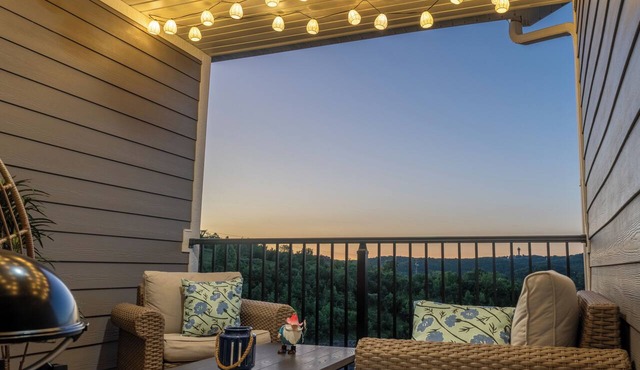 Heart of Branson/Fantastic View/Arcades/Pools/Grills/King beds/8 Mins to SDC