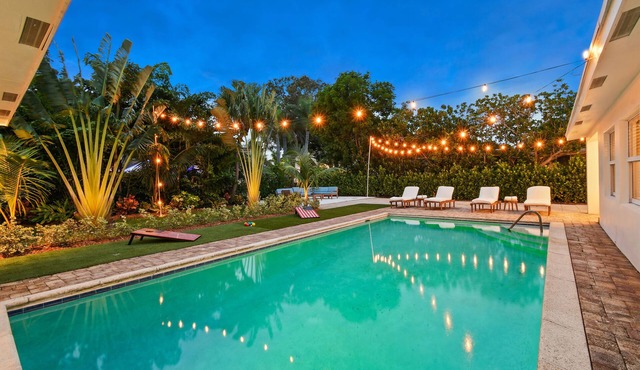 Heated Pool-Oversized Master - Close to Beach - Centrally Located 4 Bed/3 Bath