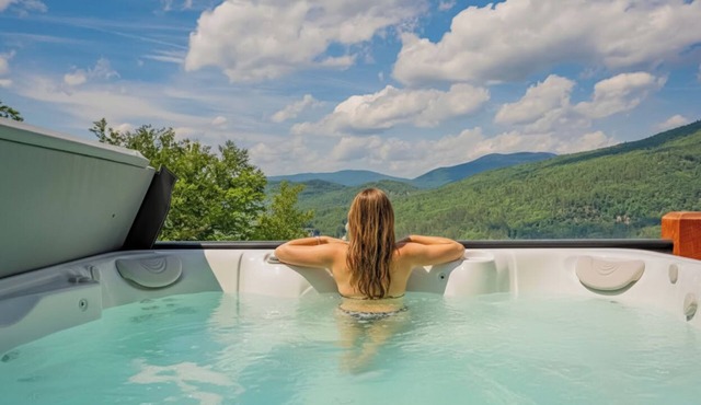 Heated POOL|Views|HotTub|Sauna|2mi to SR Golf Club