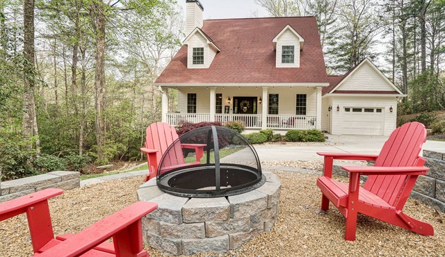 Helen Retreat w/Hot Tub, 2 Mi to Downtown!