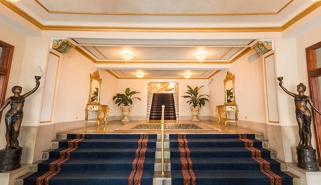 Historic Charm Meets Modern Luxury: Downtown Tampa Getaway! 4 Rooms