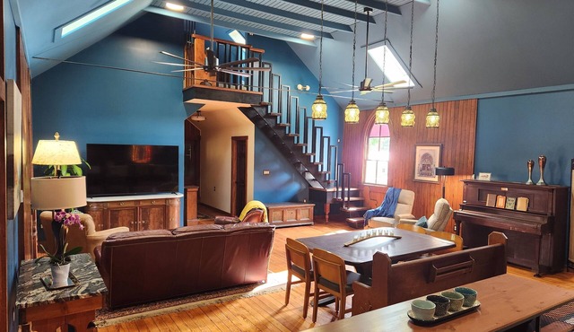 Historic Church Revival: 4BR & Gathering Rm + Lg Porch, Firepit, EV + 2 dogs OK