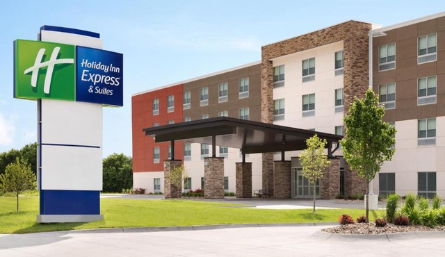 Holiday Inn Express & Suites Clear Spring by IHG