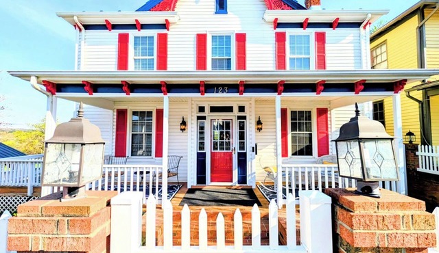 Hot Tub! Arcade! Walk to Everything! Historic home perched atop Main Street!