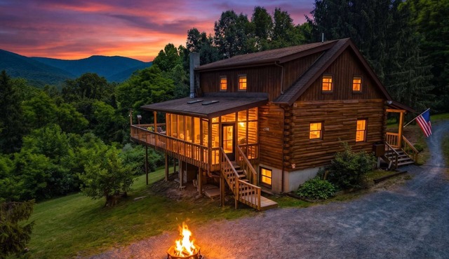 Hot Tub, Private Trails, Waterfall & Outdoor Fun