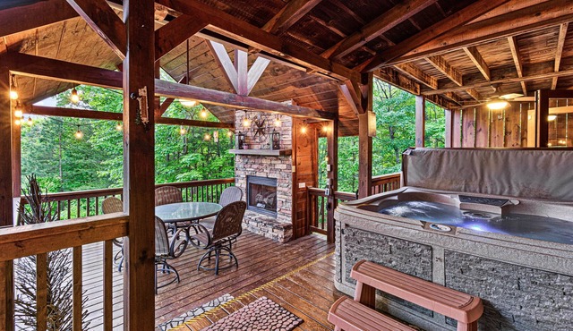 Incredible Views! Pet Friendly, Hot Tub, Fire Pit, Close to Lake!