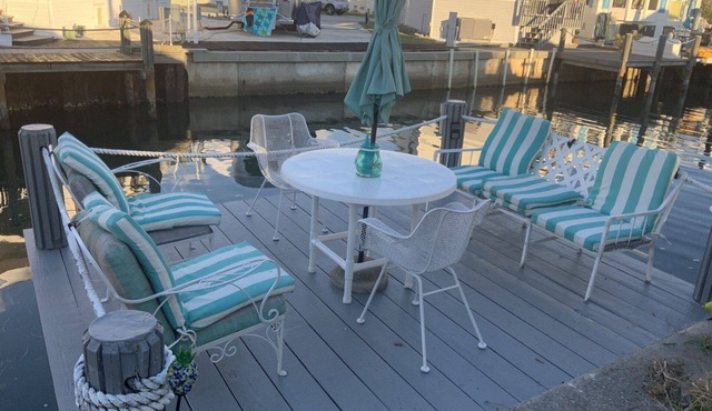 Intracoastal Canal Front 1 Bedroom, 1 Bathroom, Pet Friendly