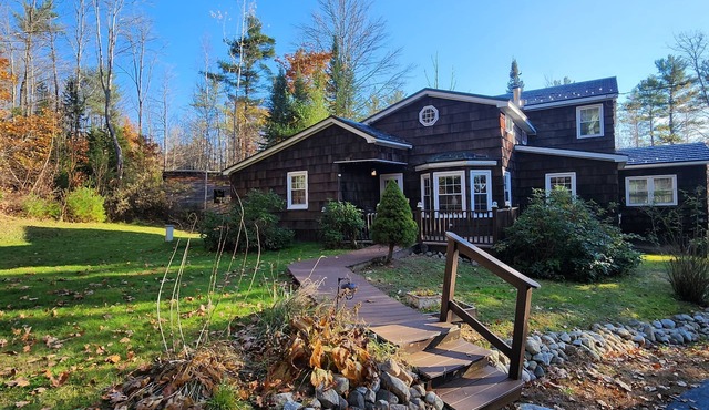 Irish Chalet Home near Long Lake