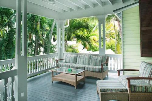 Island City House